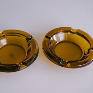 pair of Vintage ashtray in pressed yellow glass from 1970. MCM retro